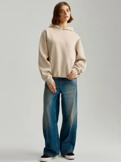 Beżowa bluza basic z kapturem i obniżoną linią ramion