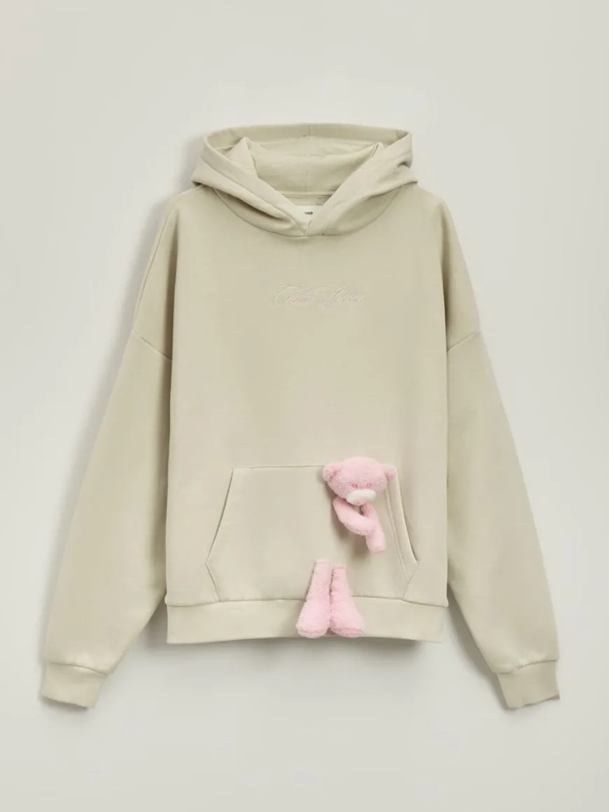 Beżowa bluza z haftem Chill Bear z doszytym misiem