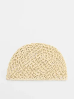 Beżowa czapka ażurowa w stylu boho
