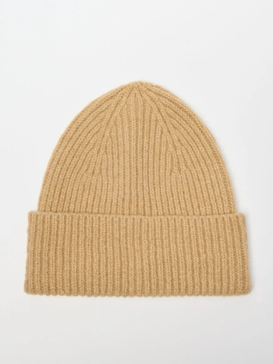Beżowa czapka beanie