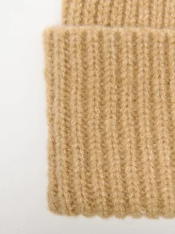 Beżowa czapka beanie
