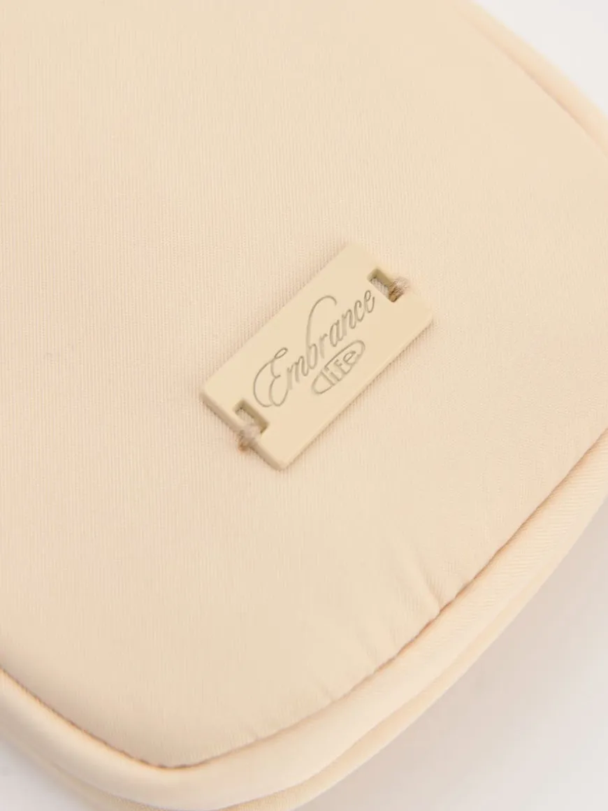 Beżowa torebka crossbody na sznurku
