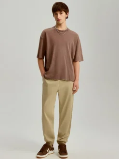 Beżowe joggery z zaszewkami basic