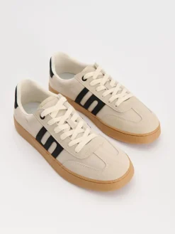 Beżowe sneakersy z łączonych materiałów
