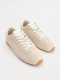 Beżowe sneakersy z imitacji zamszu