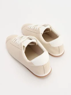 Beżowe sneakersy z imitacji zamszu