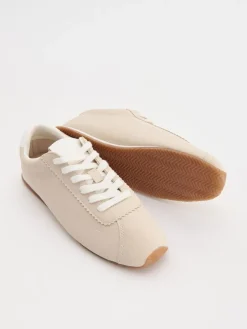 Beżowe sneakersy z imitacji zamszu