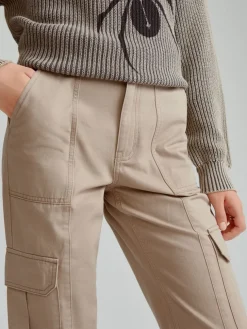 Beżowe spodnie straight fit z kieszeniami cargo