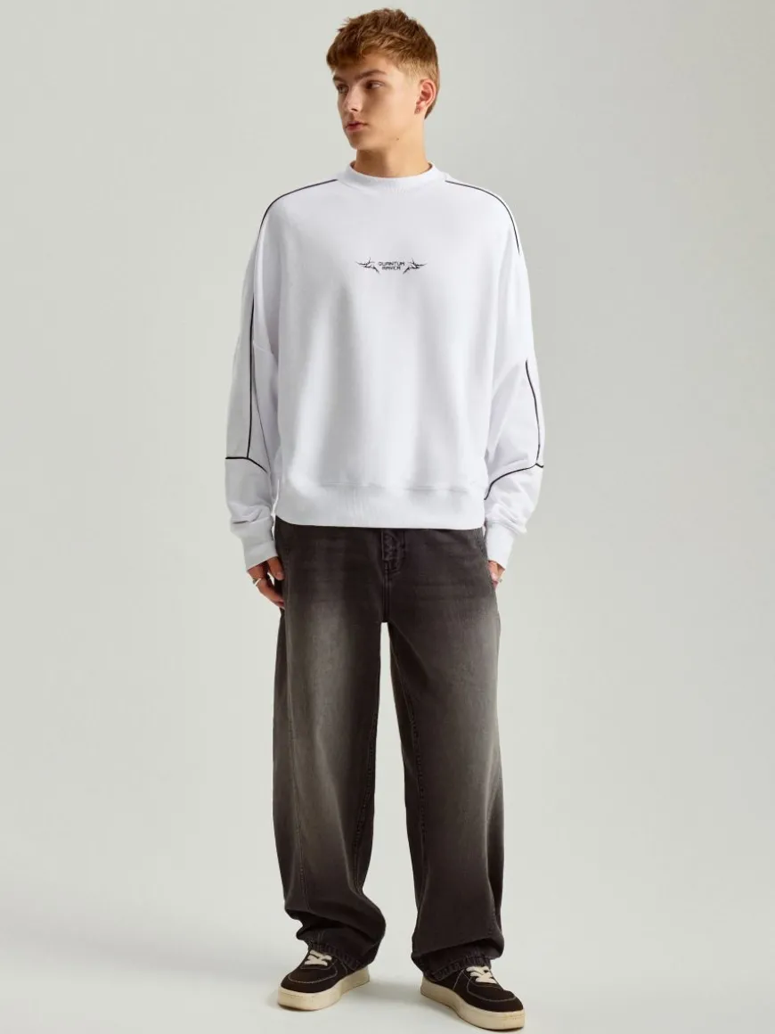 Biała bluza z nadrukiem boxy fit
