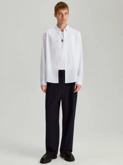 Biała koszula slim fit z długim rękawem