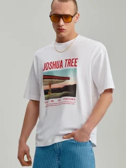 Biała koszulka z nadrukiem Joshua Tree
