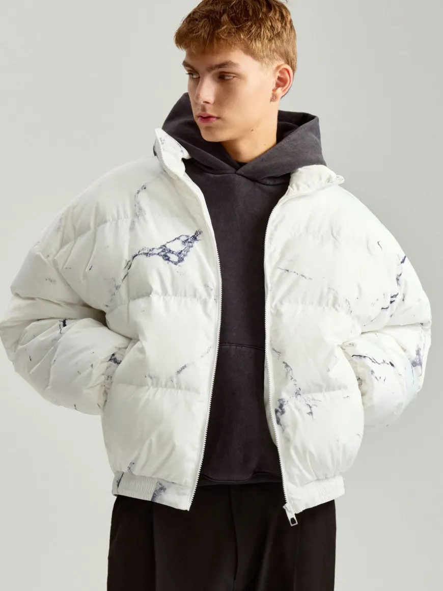 Biała kurtka puffer o luźnym kroju z printem all over