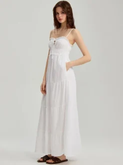 Biała sukienka maxi fit&flare z kieszeniami i falbanami