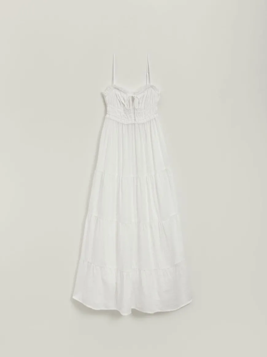 Biała sukienka maxi fit&flare z kieszeniami i falbanami