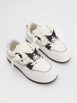 Białe sneakersy na grubej podeszwie z motywem Kuromi