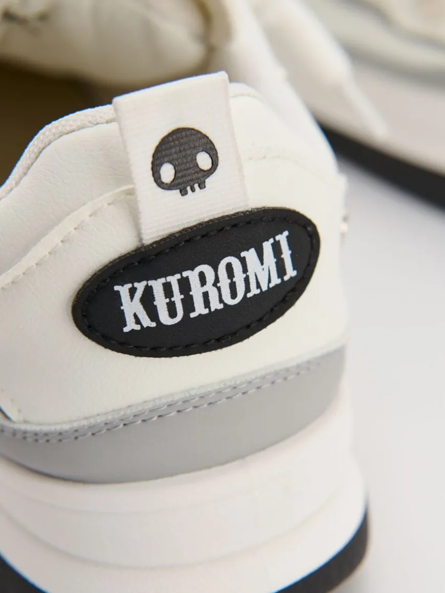 Białe sneakersy na grubej podeszwie z motywem Kuromi
