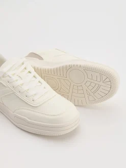 Białe sneakersy z imitacji skóry z beżowymi wstawkami