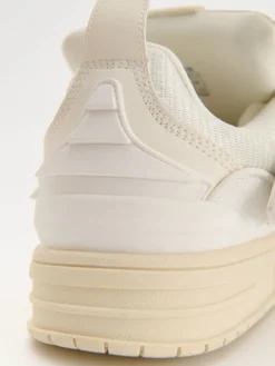 Biało-beżowe sneakersy z łączonych materiałów