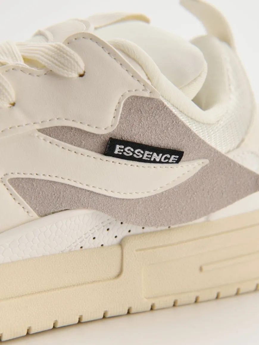 Biało-beżowe sneakersy z łączonych materiałów