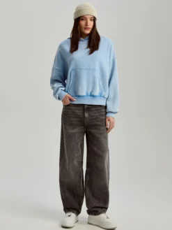 Błękitna bluza z kapturem acid wash