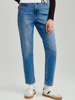 Błękitne jeansy mom slim fit