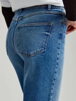 Błękitne jeansy mom slim fit