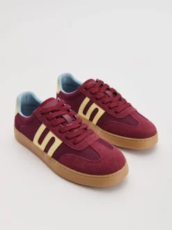 Bordowe sneakersy w stylu retro