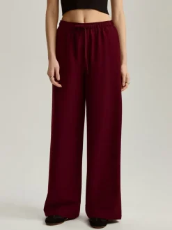 Bordowe spodnie wide leg na gumce