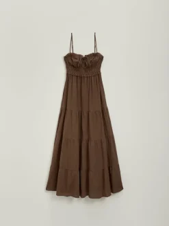 Brązowa sukienka maxi fit&flare z kieszeniami i falbanami