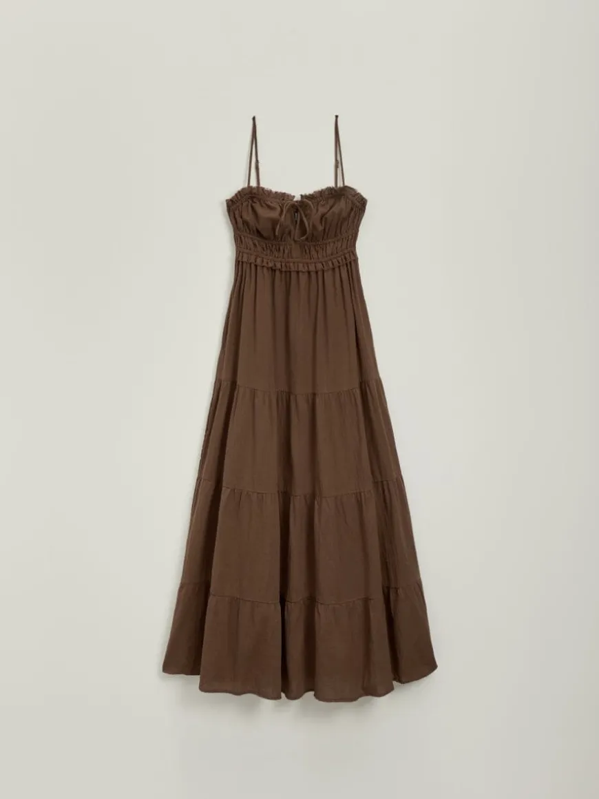 Brązowa sukienka maxi fit&flare z kieszeniami i falbanami