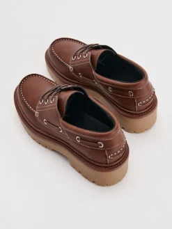 Brązowe loafersy z imitacji skóry
