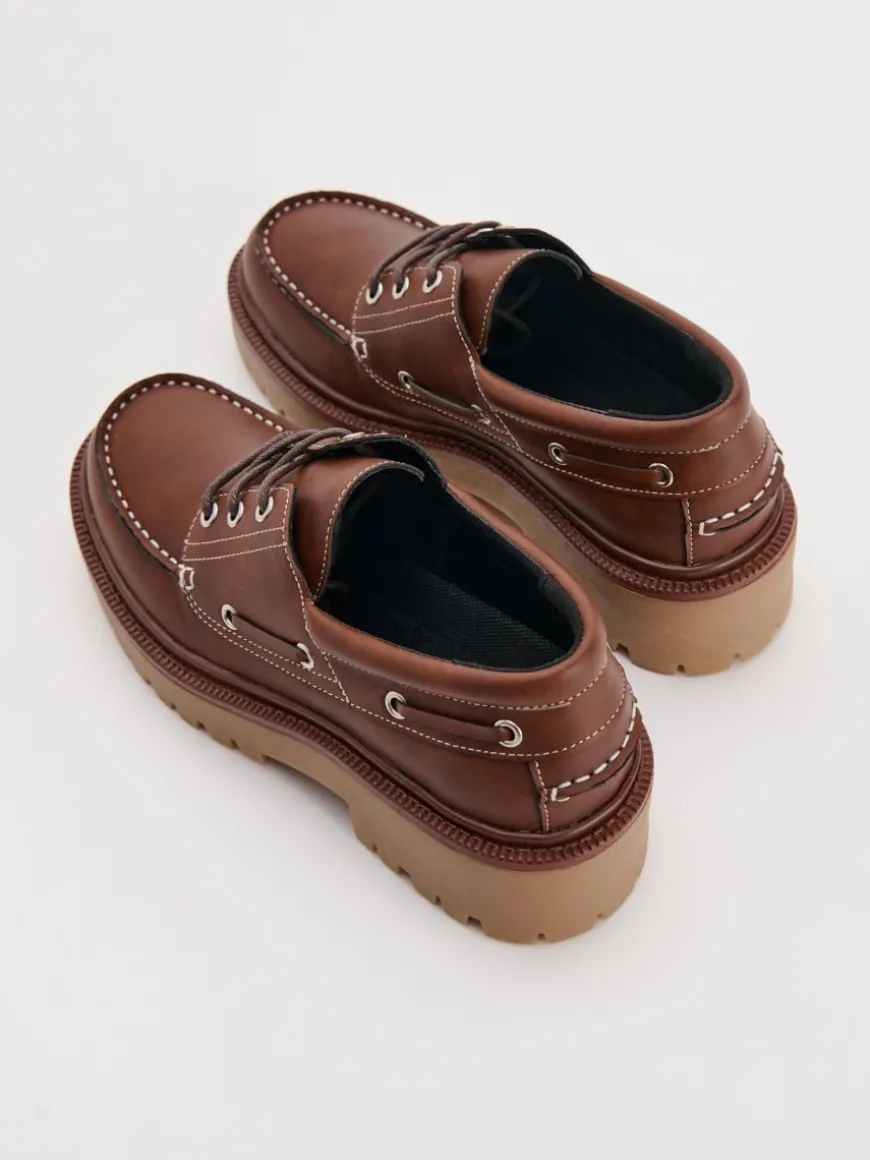 Brązowe loafersy z imitacji skóry