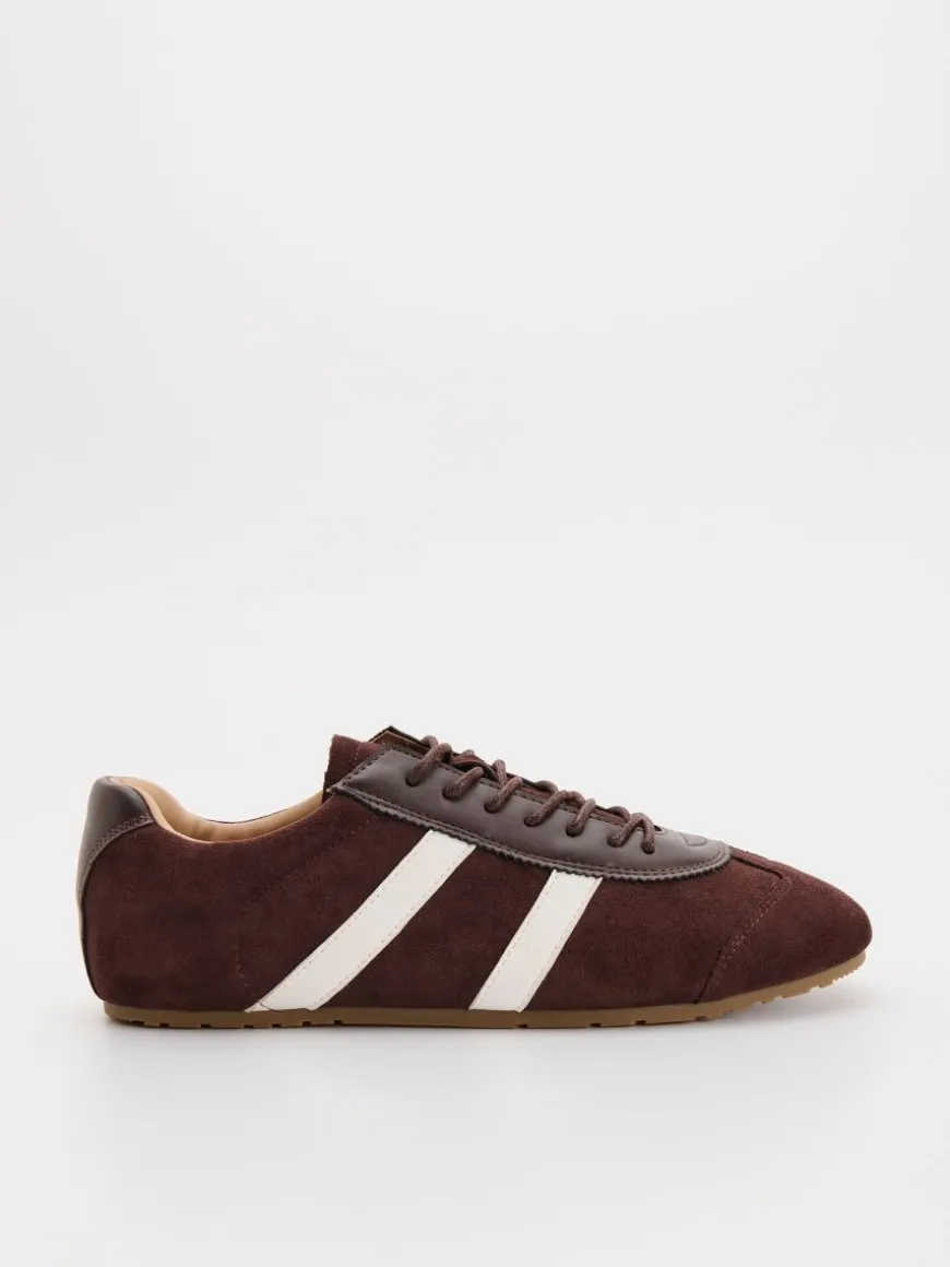 Brązowe sneakersy retro z imitacji zamszu