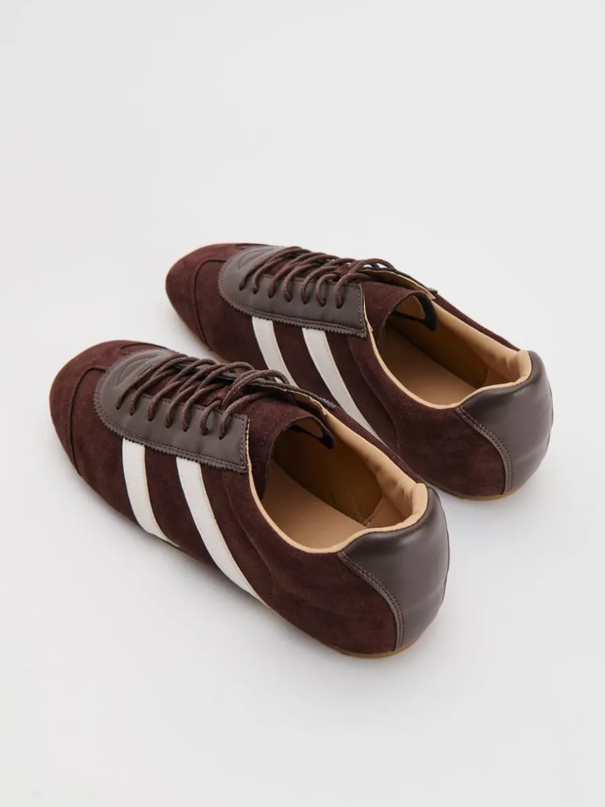 Brązowe sneakersy retro z imitacji zamszu
