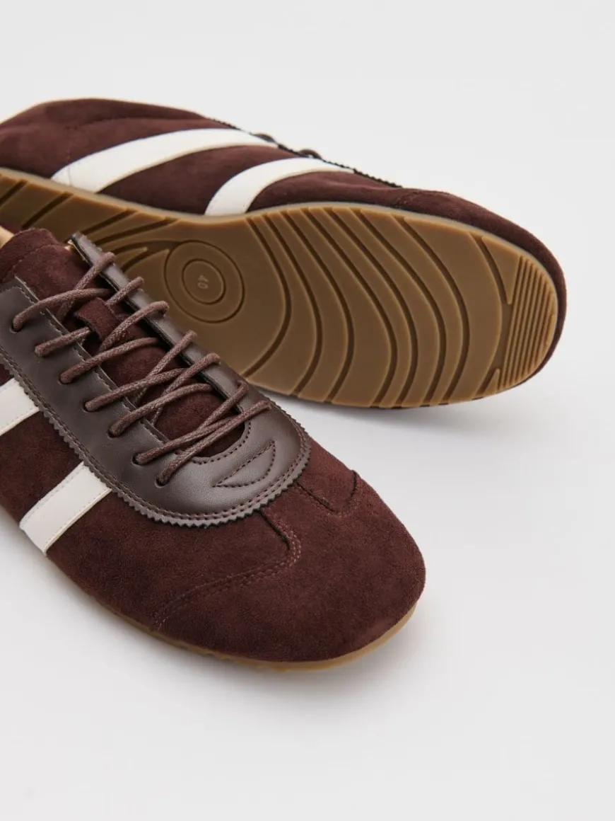 Brązowe sneakersy retro z imitacji zamszu
