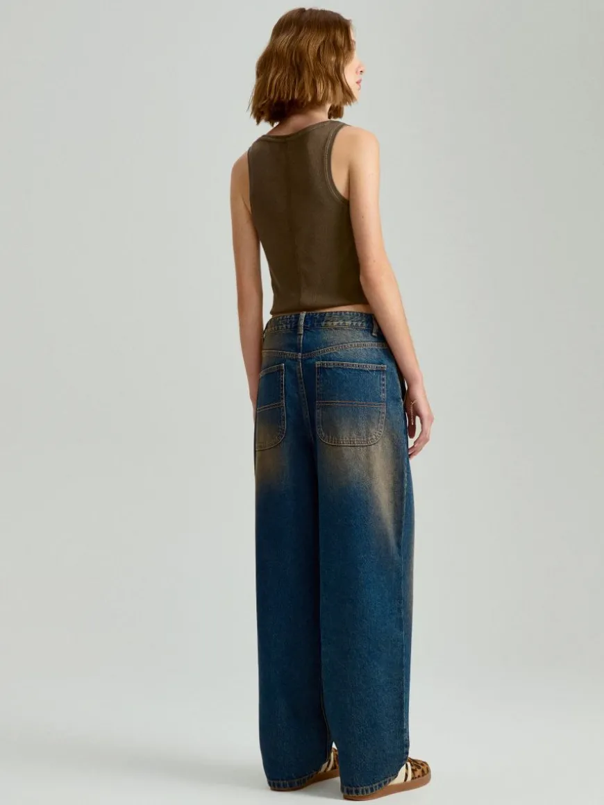 Ciemnogranatowe jeansy baggy fit