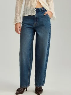 Ciemnoniebieskie jeansy baggy fit