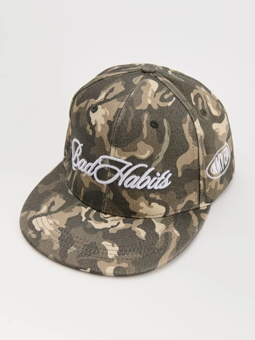 Czapka z daszkiem full cap z haftem i motywem camo