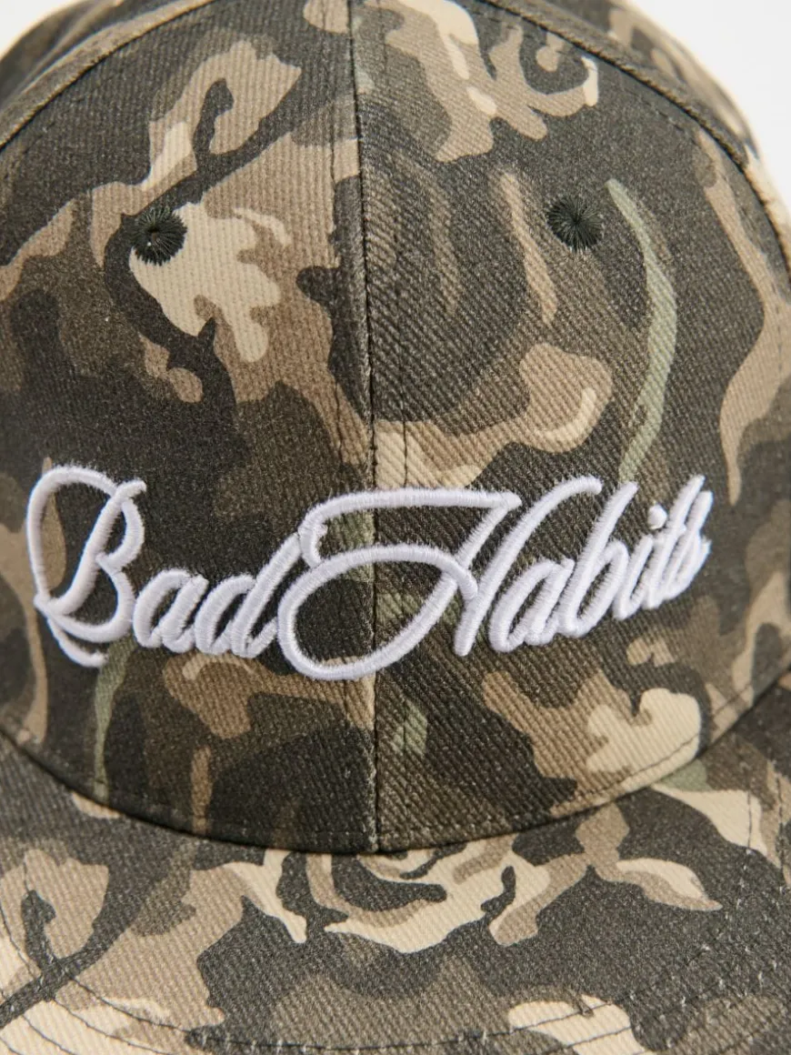 Czapka z daszkiem full cap z haftem i motywem camo