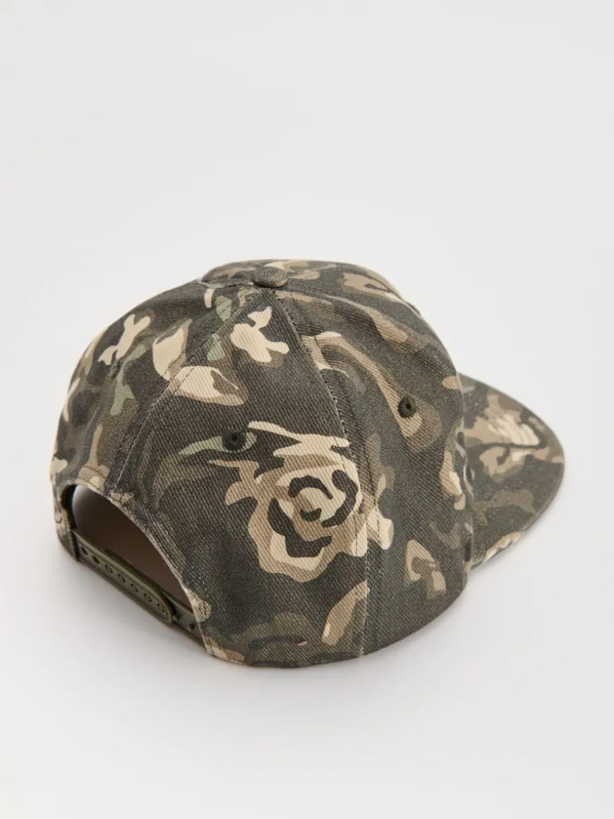 Czapka z daszkiem full cap z haftem i motywem camo