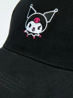 Czapka z daszkiem i haftem Kuromi