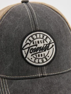 Czapka z daszkiem i naszywką trucker hat