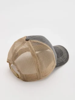 Czapka z daszkiem i naszywką trucker hat