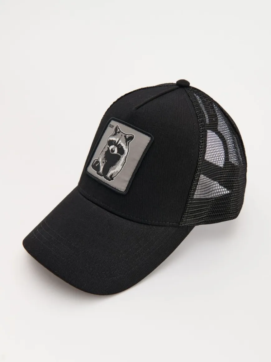 Czapka z daszkiem trucker hat z motywem szop pracza