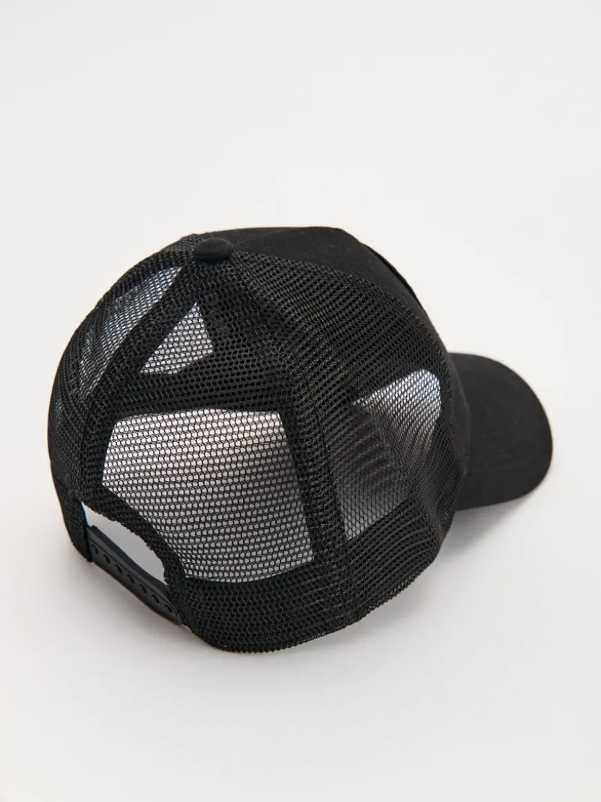 Czapka z daszkiem trucker hat z motywem szop pracza