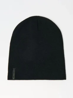 Czarna czapka beanie z naszywką