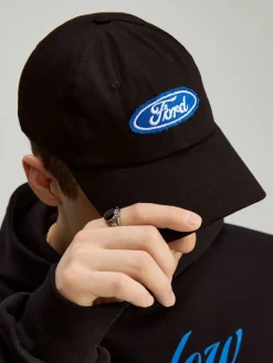 Czarna czapka z daszkiem i haftem Ford