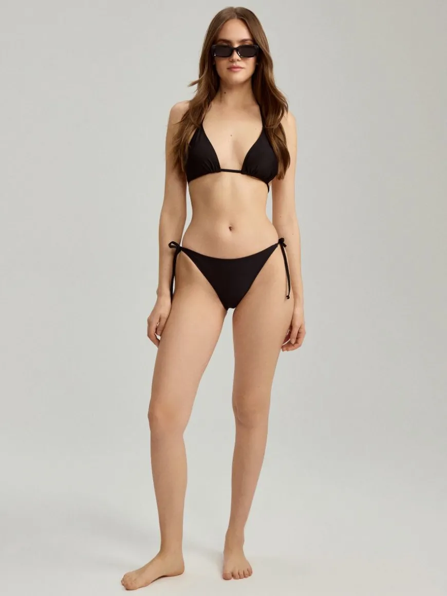 Czarna góra od kostiumu bikini