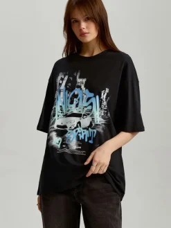 Czarna koszulka ze streetwearowym nadrukiem