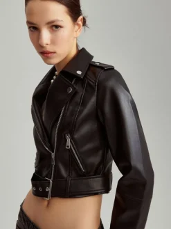 Czarna kurtka biker z paskiem